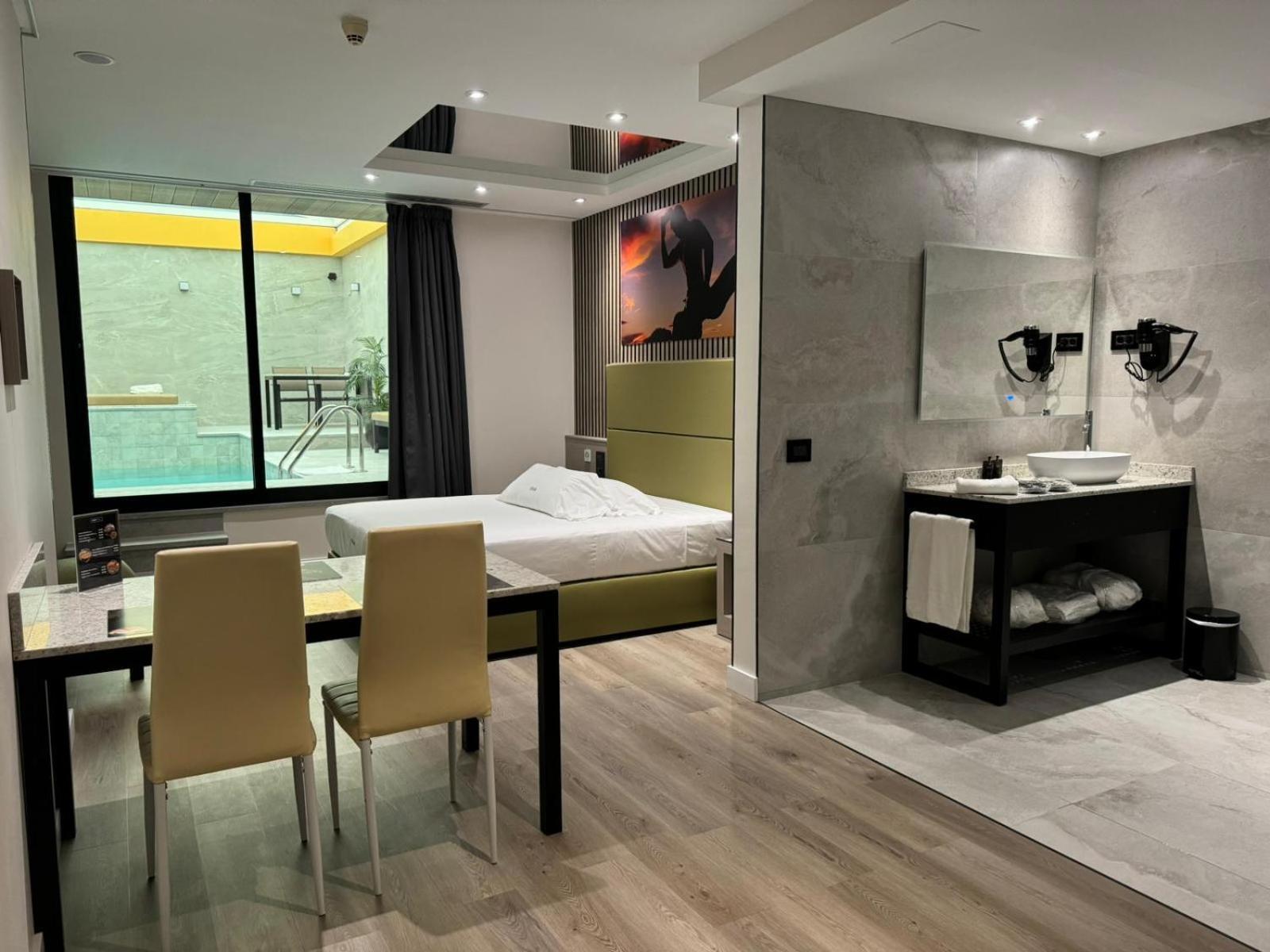 Zouk Hotel (Adults Only) Алькала-де-Энарес Экстерьер фото