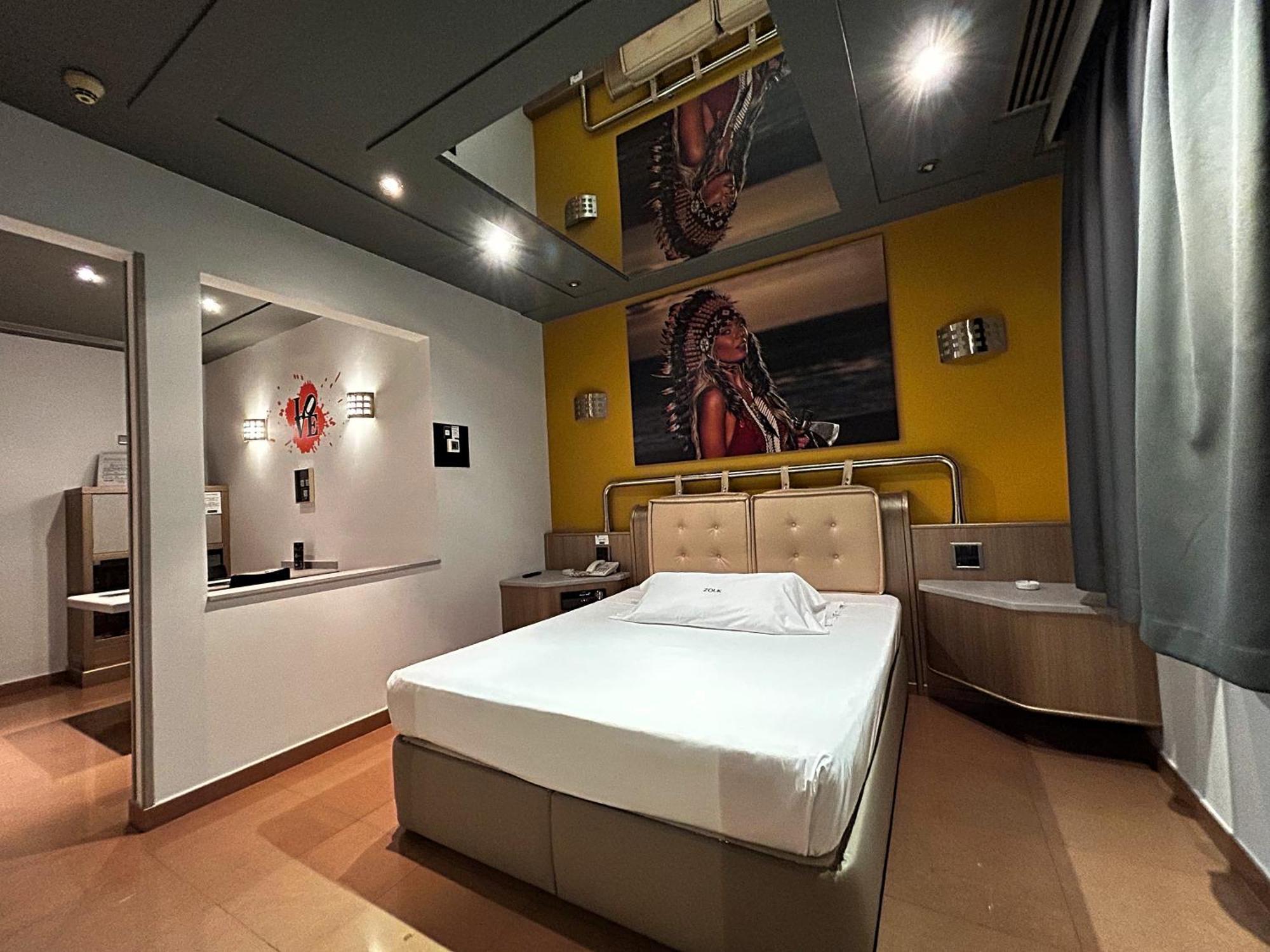 Zouk Hotel (Adults Only) Алькала-де-Энарес Экстерьер фото