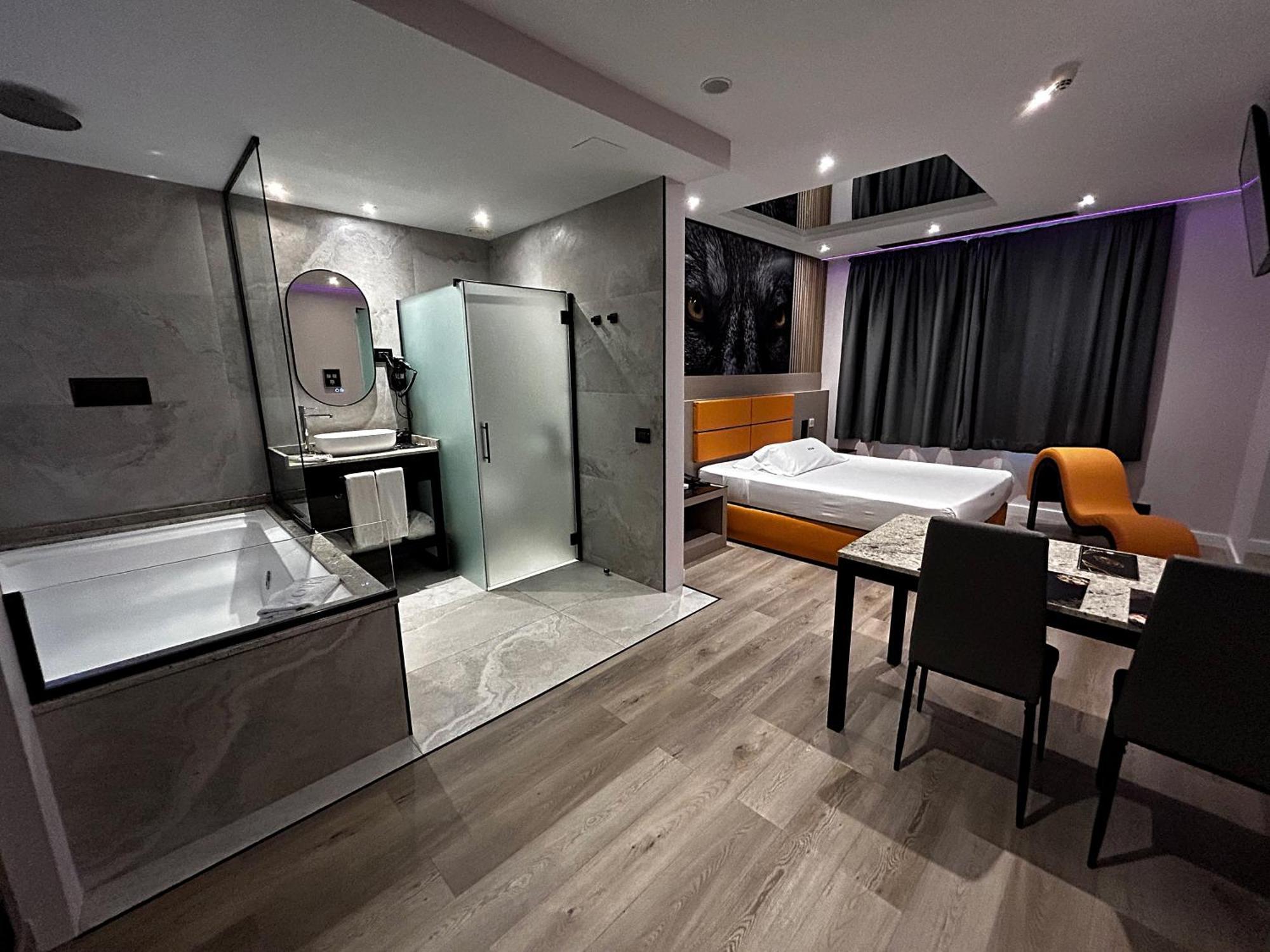 Zouk Hotel (Adults Only) Алькала-де-Энарес Экстерьер фото
