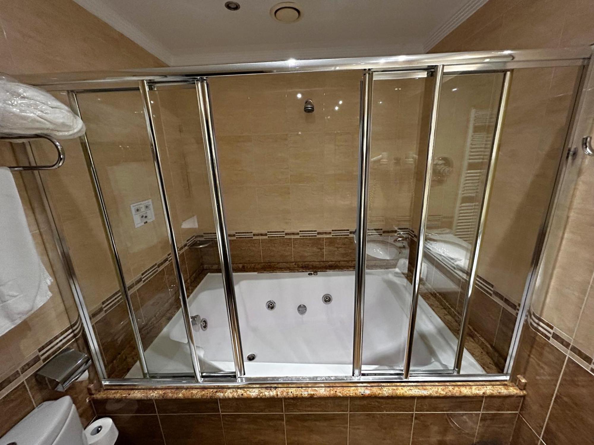 Zouk Hotel (Adults Only) Алькала-де-Энарес Экстерьер фото