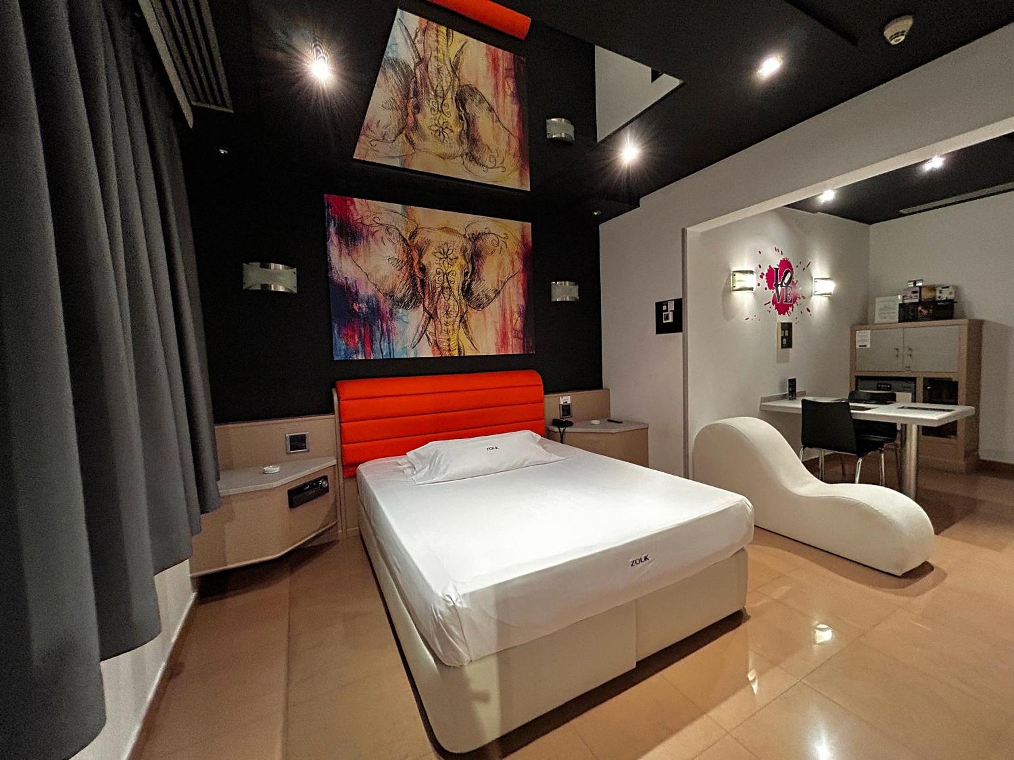Zouk Hotel (Adults Only) Алькала-де-Энарес Экстерьер фото