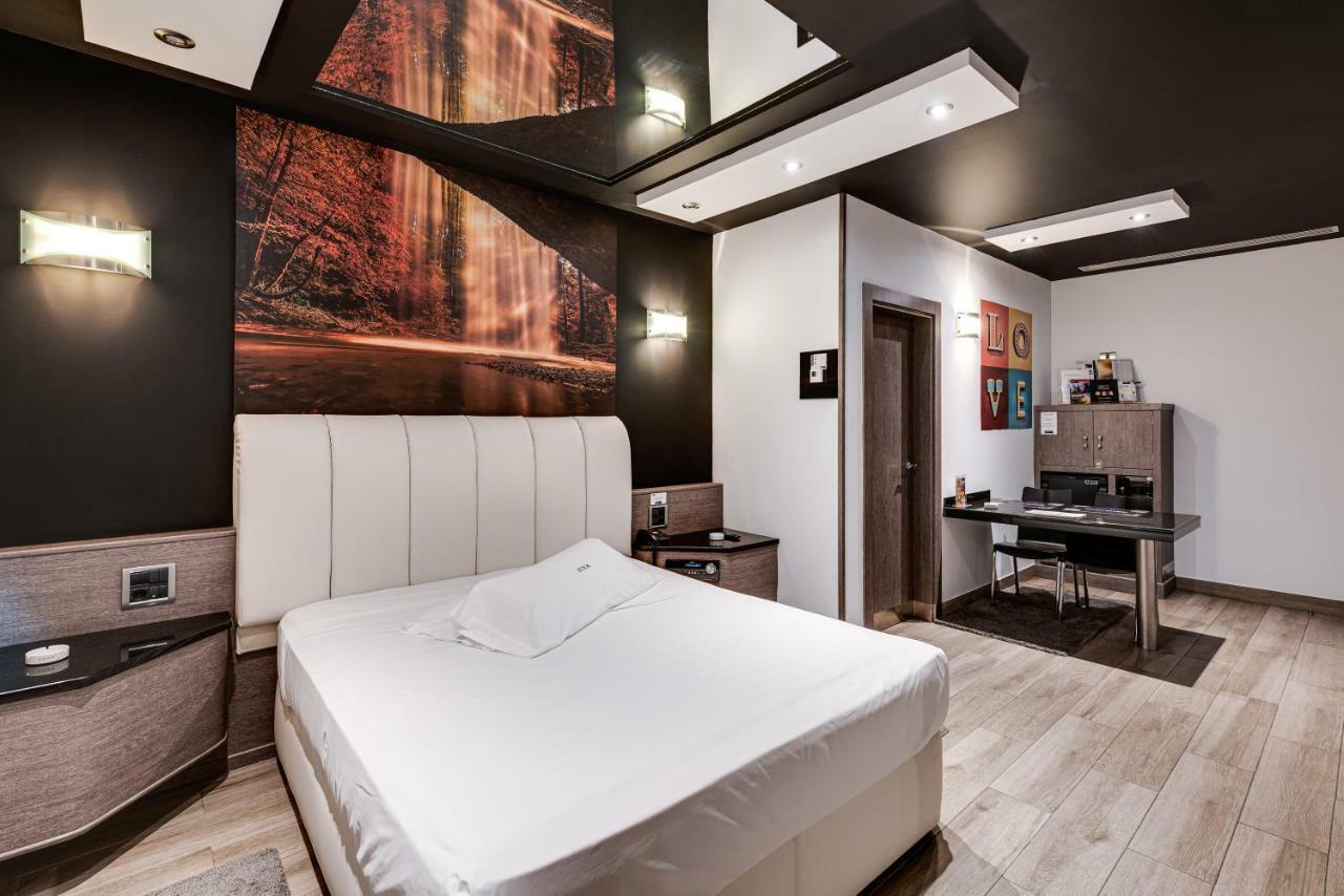 Zouk Hotel (Adults Only) Алькала-де-Энарес Экстерьер фото