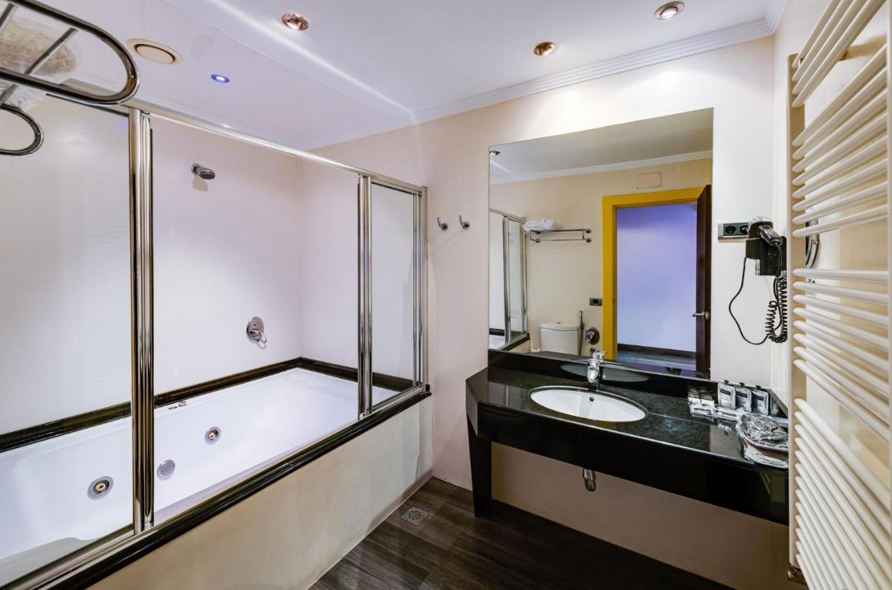 Zouk Hotel (Adults Only) Алькала-де-Энарес Экстерьер фото