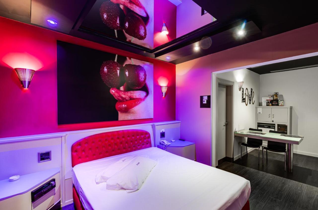 Zouk Hotel (Adults Only) Алькала-де-Энарес Экстерьер фото